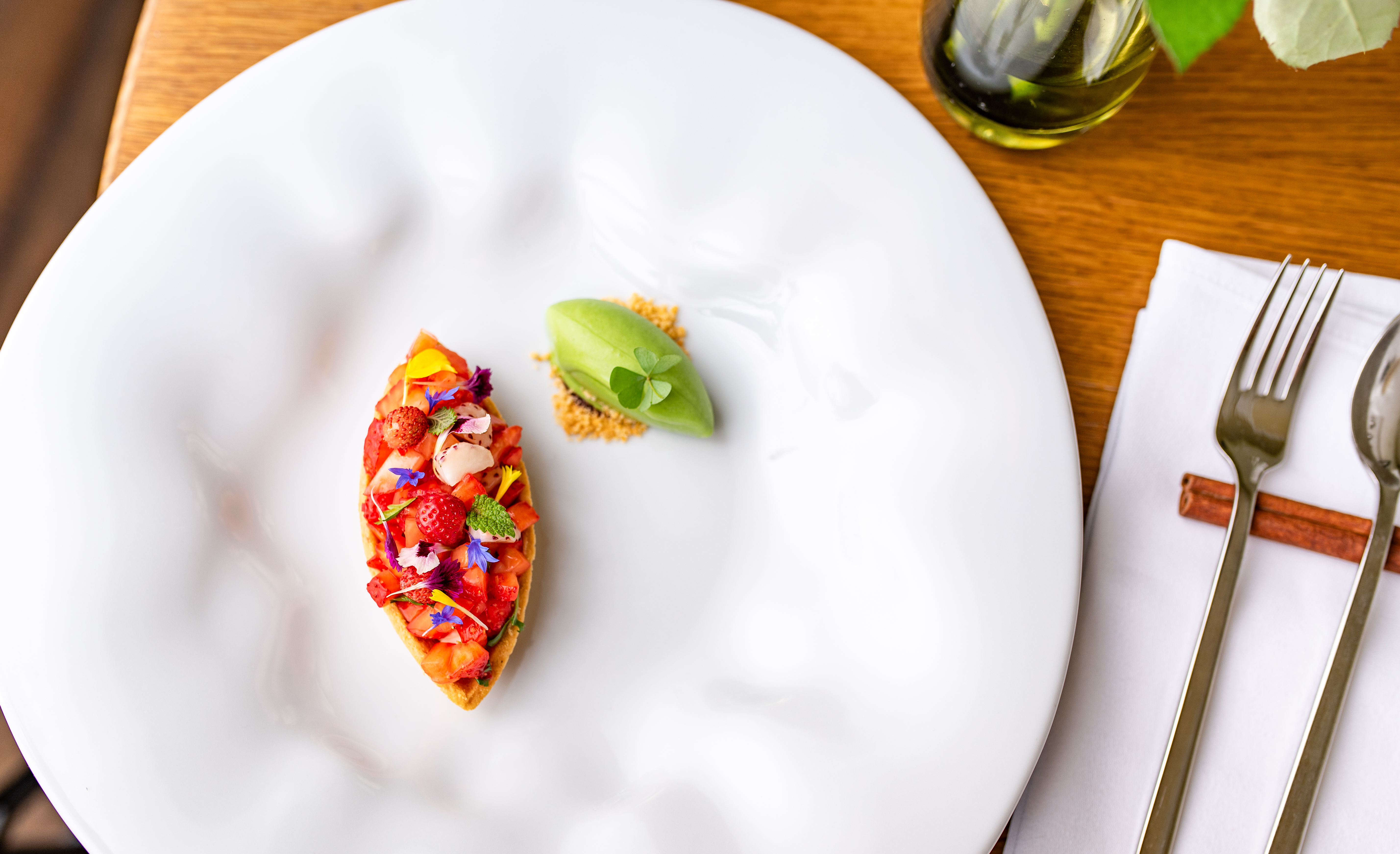 La Veranda presents a new seasonal menu. Luxury, precision, and summer ingredients take center stage.