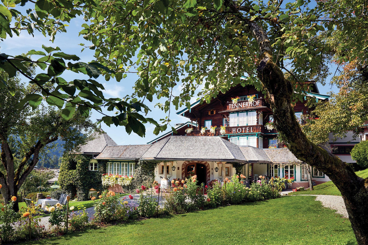 Five-Star Alpine Romance 