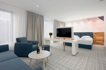 Royal Regent is Growing
St. Joseph Tower adds more space and a private spa
Royal Regent is Growing
St. Joseph Tower adds more space and a private spa
