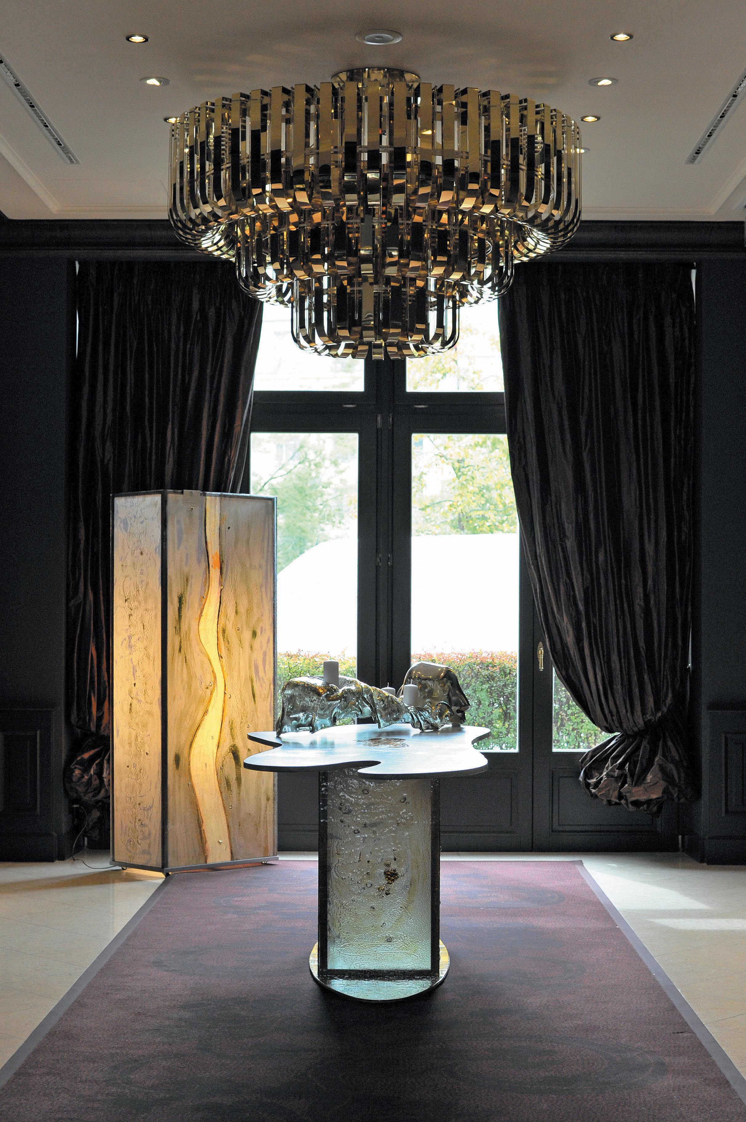 Transparent Charm of Modern Interiors 