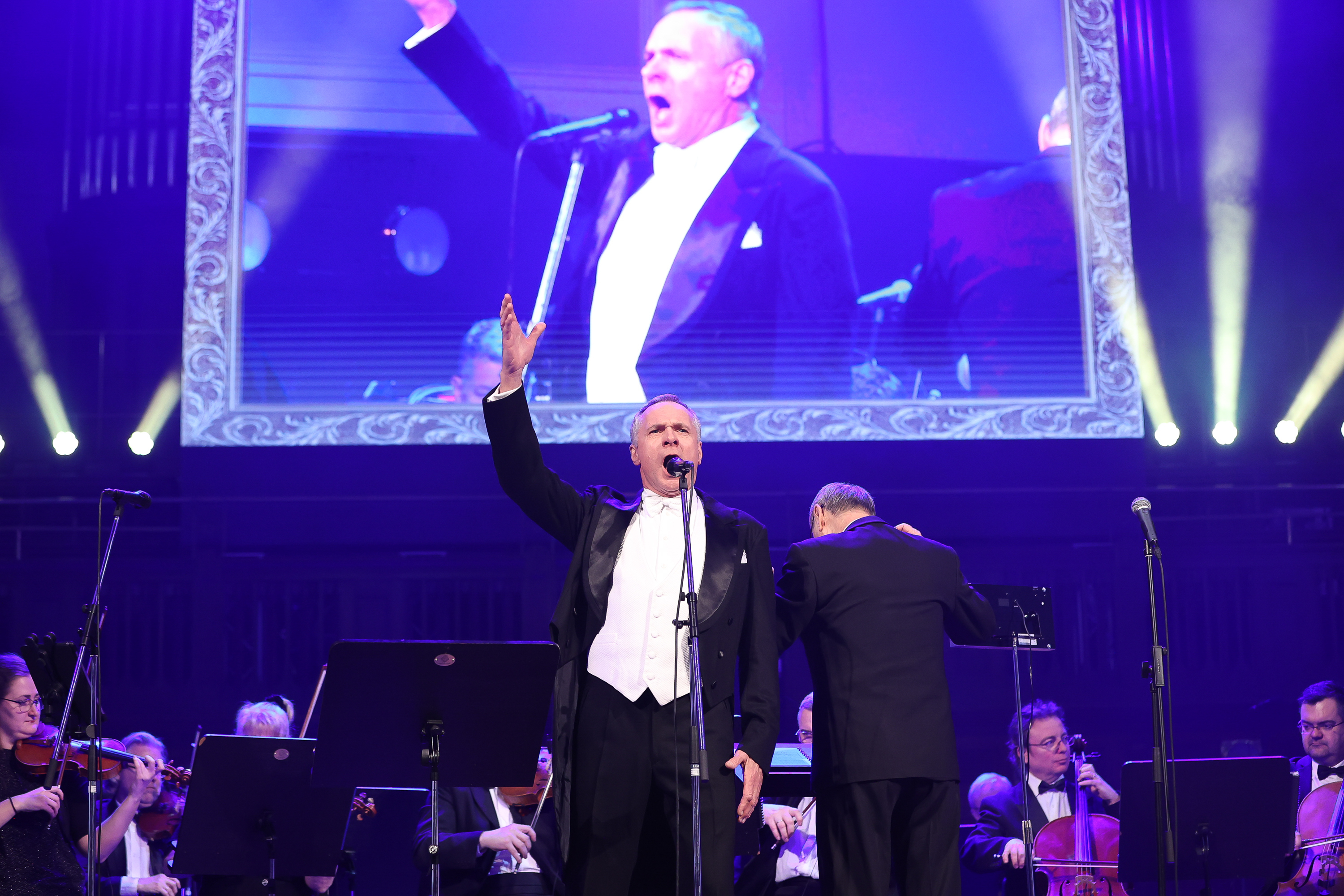 V letošním roce v srdci Evropy vyvrcholila plesová sezóna noblesním Česko-Slovenským plesem
V sobotu 11. února hostil pražský Obecní dům velkolepý Česko-Slovenský ples