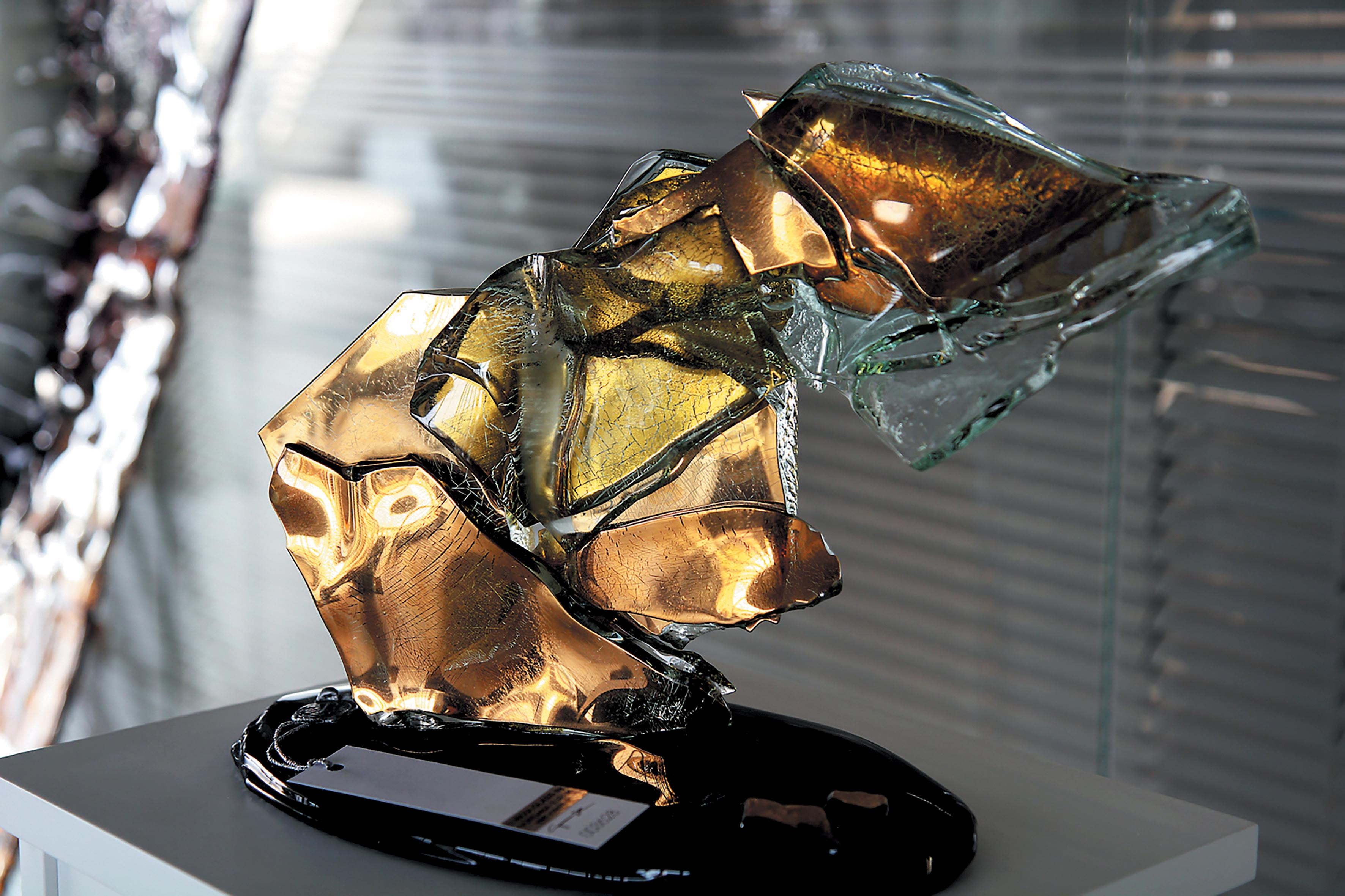 Transparent Charm of Modern Interiors 